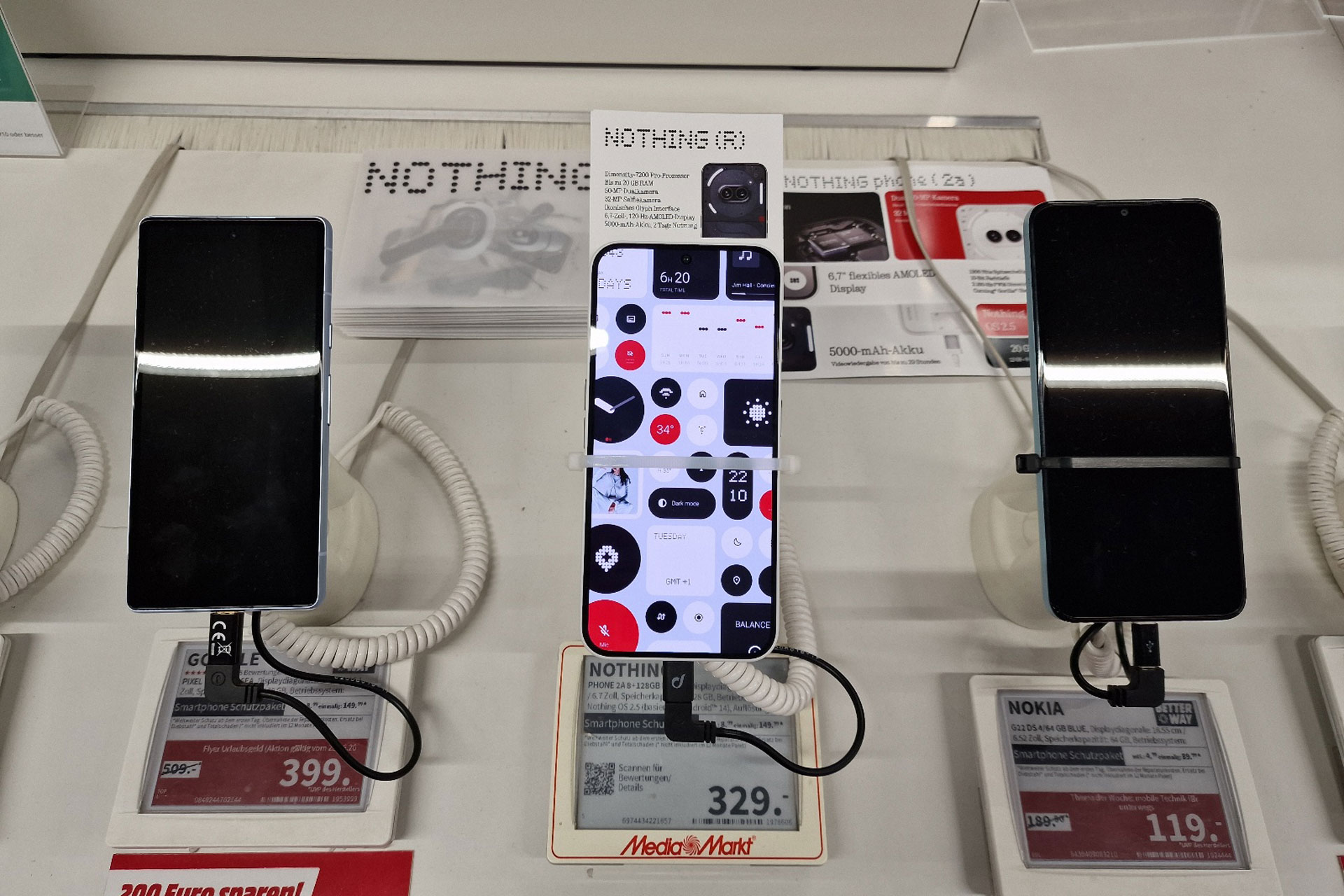 Foto: Nothing Smartphone am POS ausgestellt.