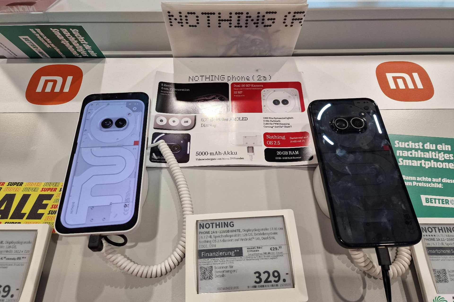 Foto: Nothing Smartphone am POS ausgestellt.