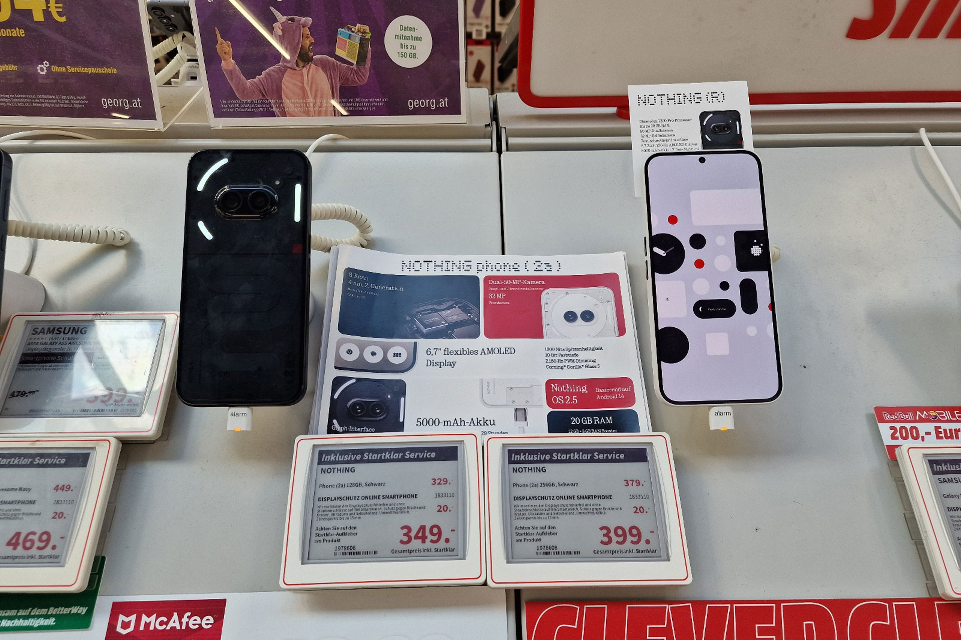 Foto: Nothing Smartphone am POS ausgestellt.