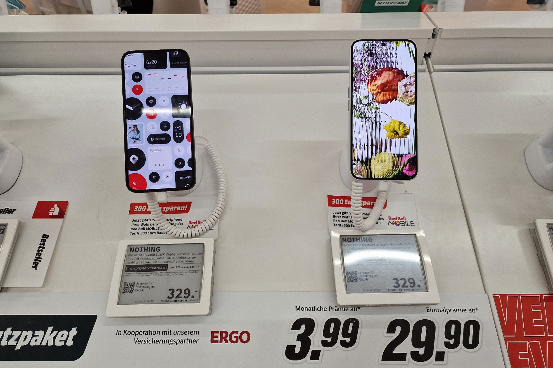 Foto: Nothing Smartphone am POS ausgestellt.