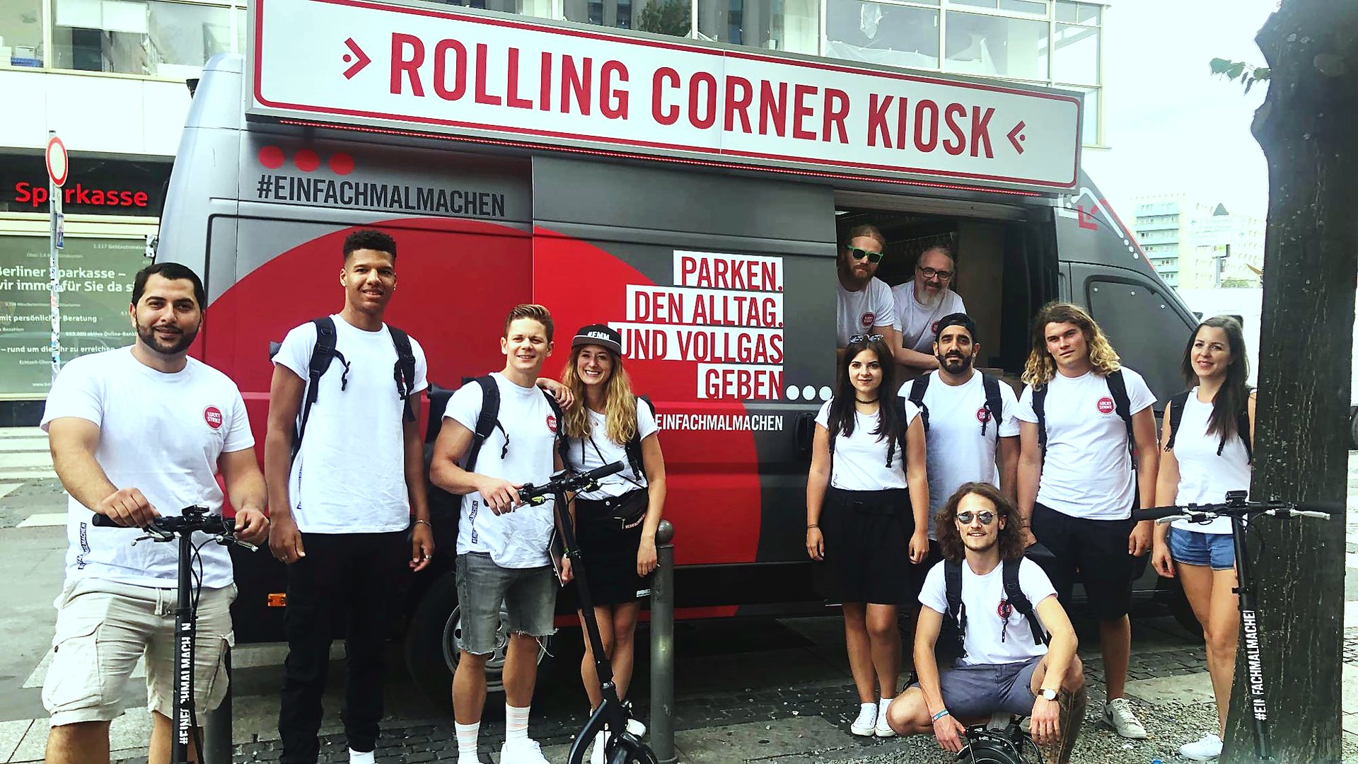 lucky-strike-rolling-corner-mit-promotion-team-und-escootern-hero Lucky Strike Rolling Corner mit Promotion-Team und eScootern