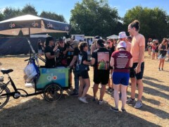 glo Bikes als mobile Aktivierung im Besucherfluss des Festivals. glo Bikes als mobile Festival-Aktivierung
