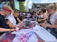 Creative Corner mit Shirt-Gestaltung als sichtbarer Involvement-Moment. glo Creative Corner mit Shirt-Gestaltung