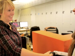 Der direkte Kontakt half, Nutzen und nächsten Schritt verständlich zu vermitteln. Persönliches Gespräch zur Google Digital Workshop Aktivierung bei einem Unternehmen