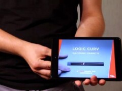 Der Tablet Screen zeigt den digitalen Einstieg in die Logic Curv Promotion. Tablet Screen mit Logic Curv Motiv bei der JTI Promotion
